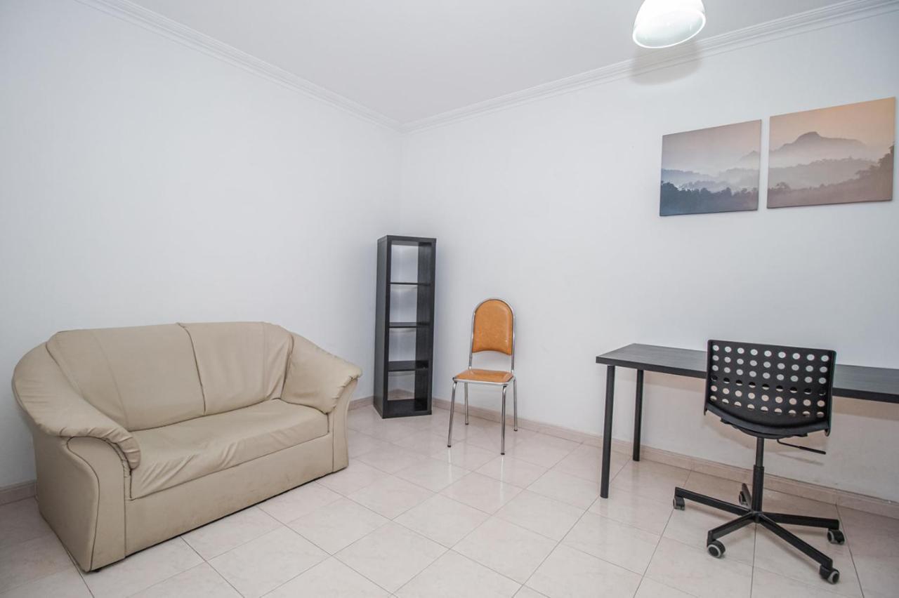 Charming Private In An A2 Penha - Séjour chez l'habitant *